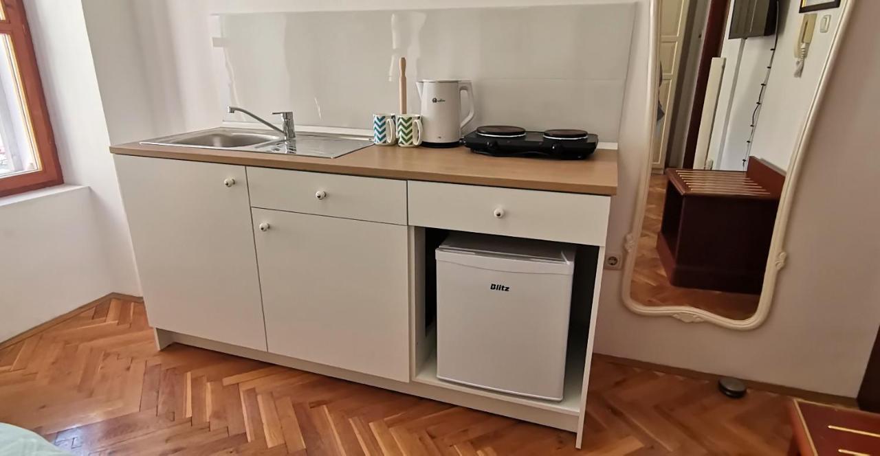 Studio Apartment L&G 로비니 외부 사진
